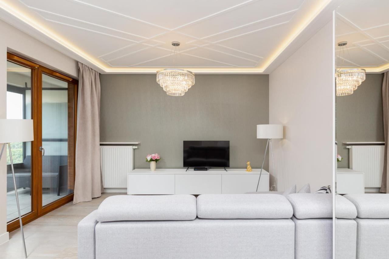 City Center Apartments Grzybowska With Parking By Noclegi Renters Варшава Екстериор снимка