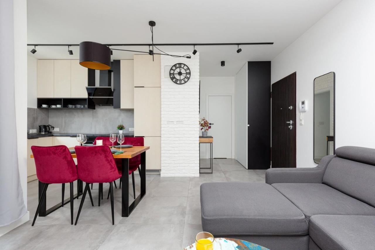 City Center Apartments Grzybowska With Parking By Noclegi Renters Варшава Екстериор снимка