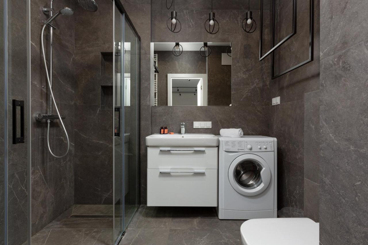 City Center Apartments Grzybowska With Parking By Noclegi Renters Варшава Екстериор снимка