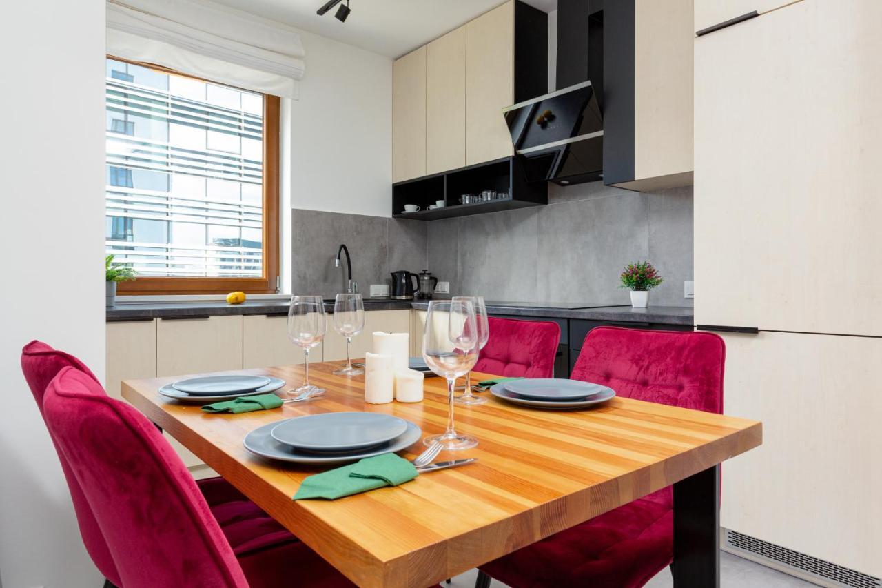 City Center Apartments Grzybowska With Parking By Noclegi Renters Варшава Екстериор снимка