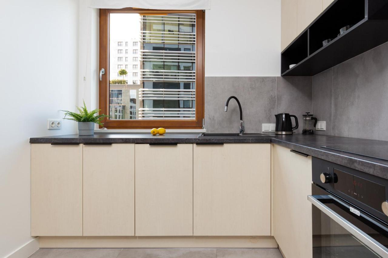 City Center Apartments Grzybowska With Parking By Noclegi Renters Варшава Екстериор снимка
