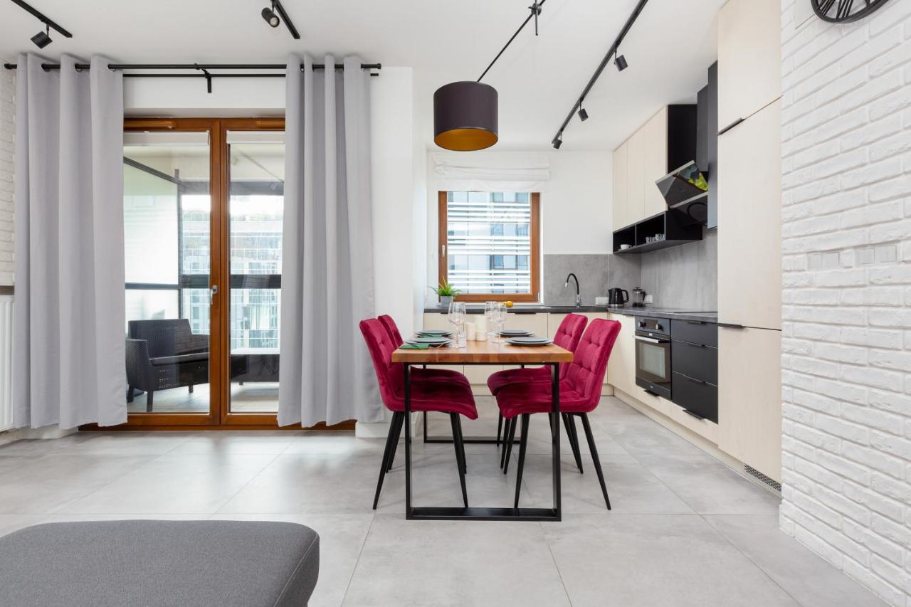 City Center Apartments Grzybowska With Parking By Noclegi Renters Варшава Екстериор снимка