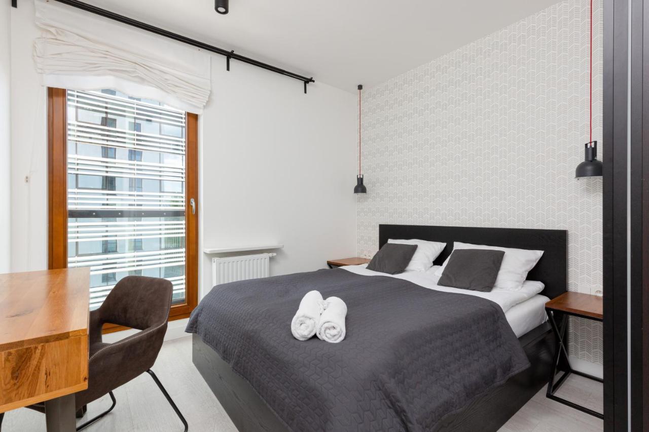 City Center Apartments Grzybowska With Parking By Noclegi Renters Варшава Екстериор снимка