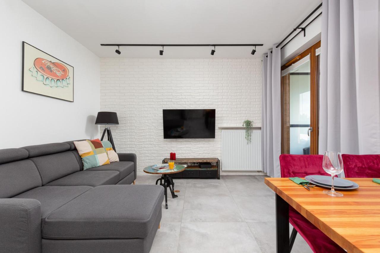 City Center Apartments Grzybowska With Parking By Noclegi Renters Варшава Екстериор снимка